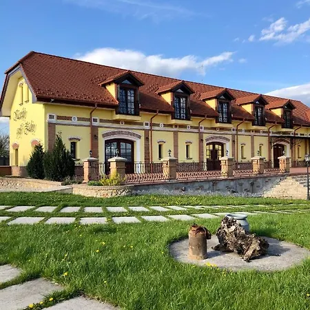 Kastely Grof Zichy Konukevi 3*