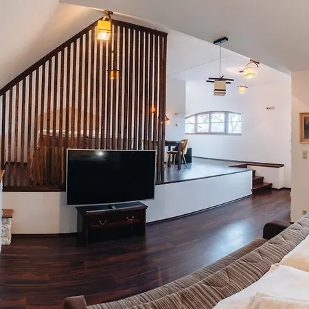 Kastely Grof Zichy Konukevi 3*