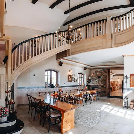 Kastely Grof Zichy Konukevi 3*